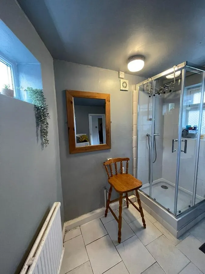 Guest house Room In Family Home Near Penny Lane Liverpool United Kingdom