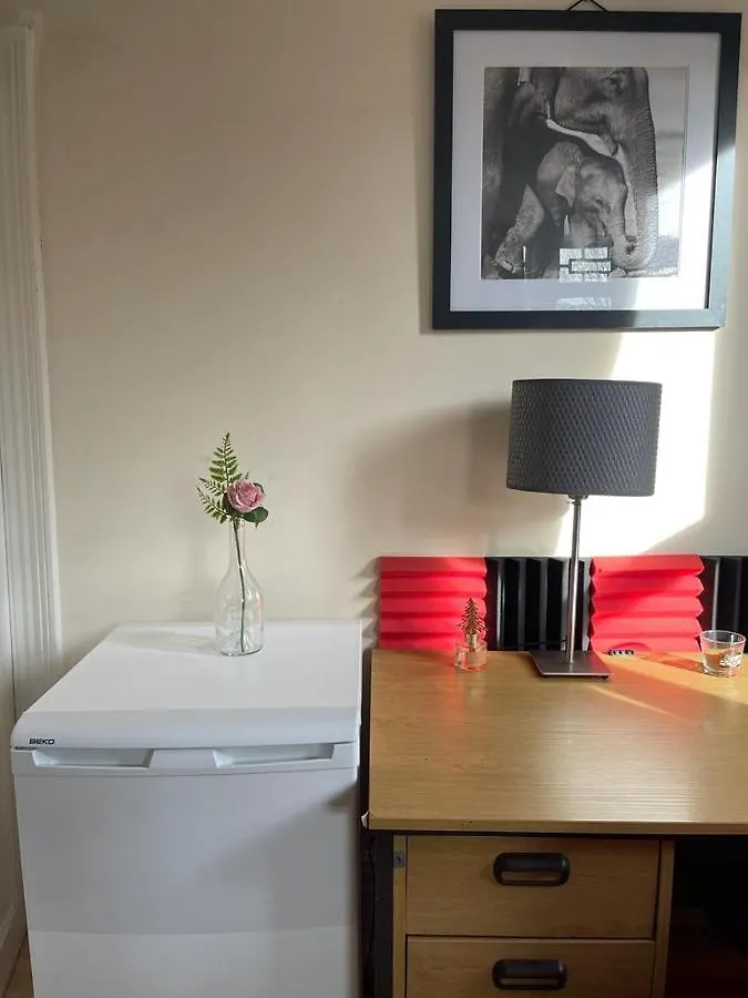 Guest house Room In Family Home Near Penny Lane Liverpool