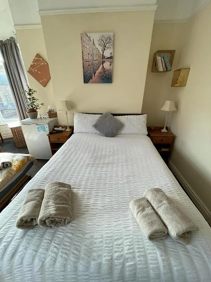 Guest house Room In Family Home Near Penny Lane Liverpool United Kingdom