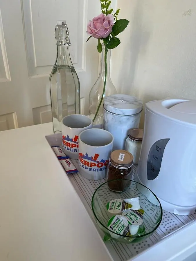 Guest house Room In Family Home Near Penny Lane Liverpool